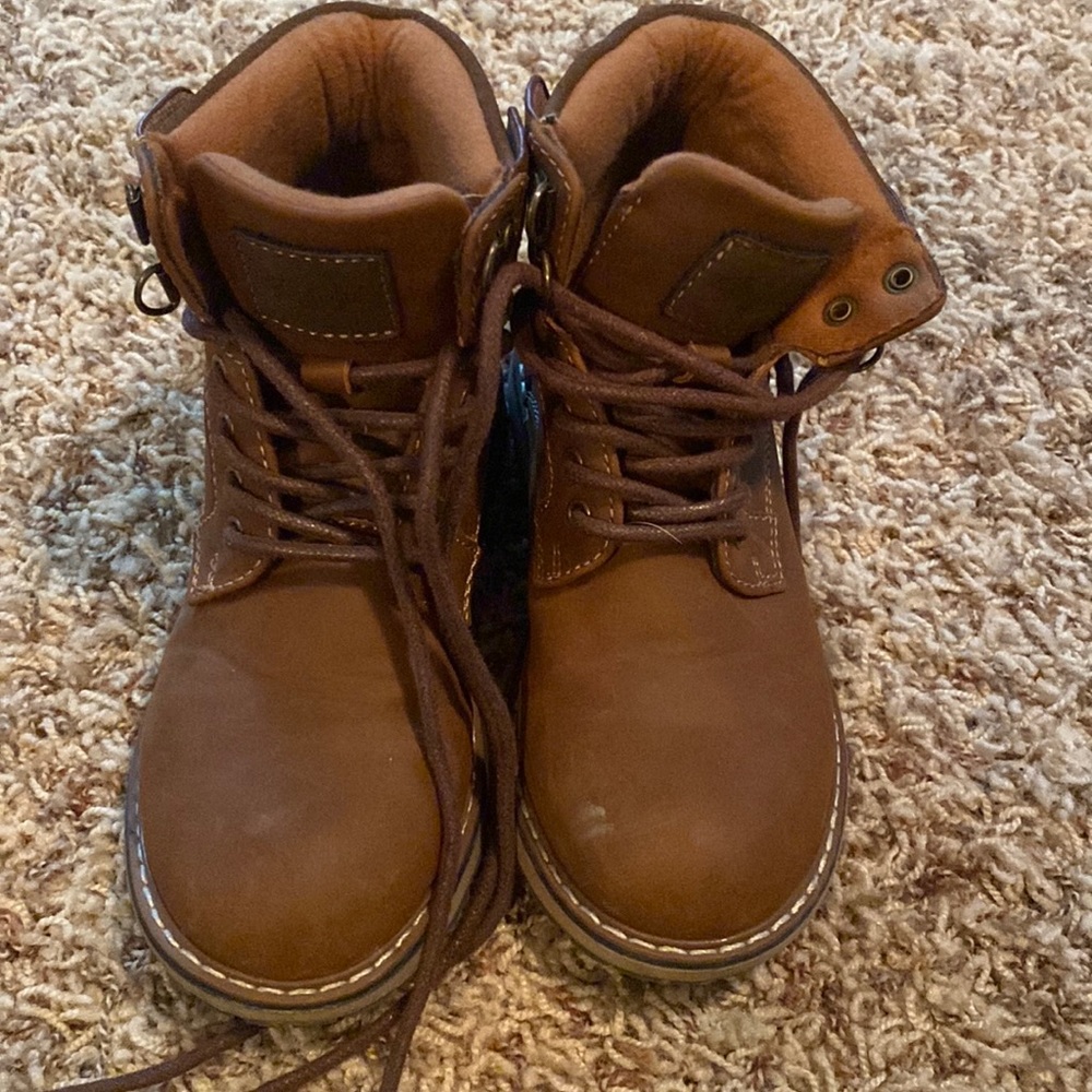 Boys boots